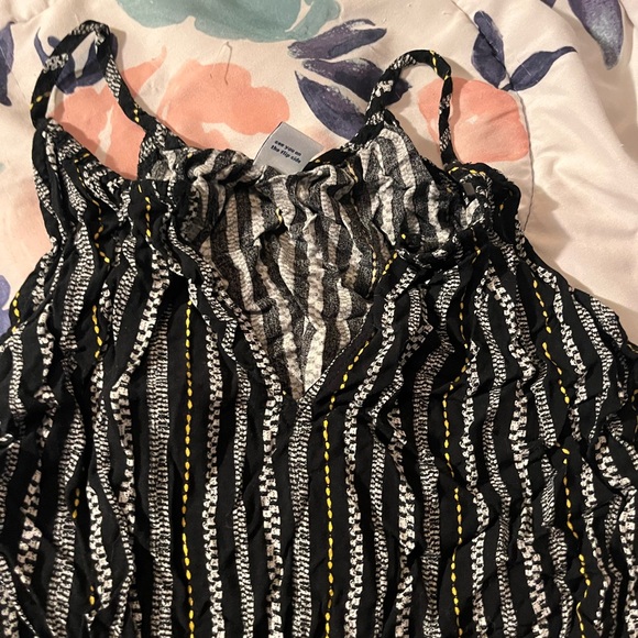 Old navy top - Picture 2 of 3